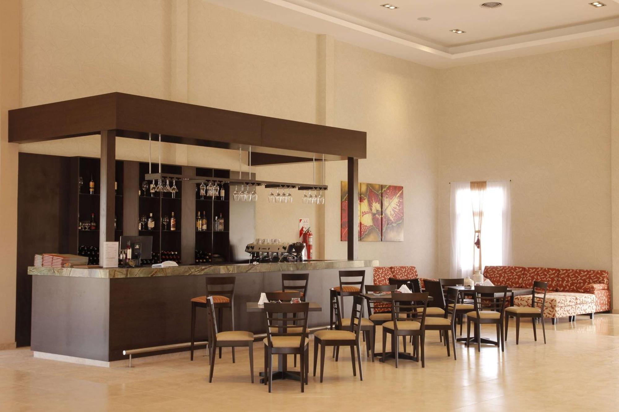 Howard Johnson Hotel&Resort Funes Zewnętrze zdjęcie