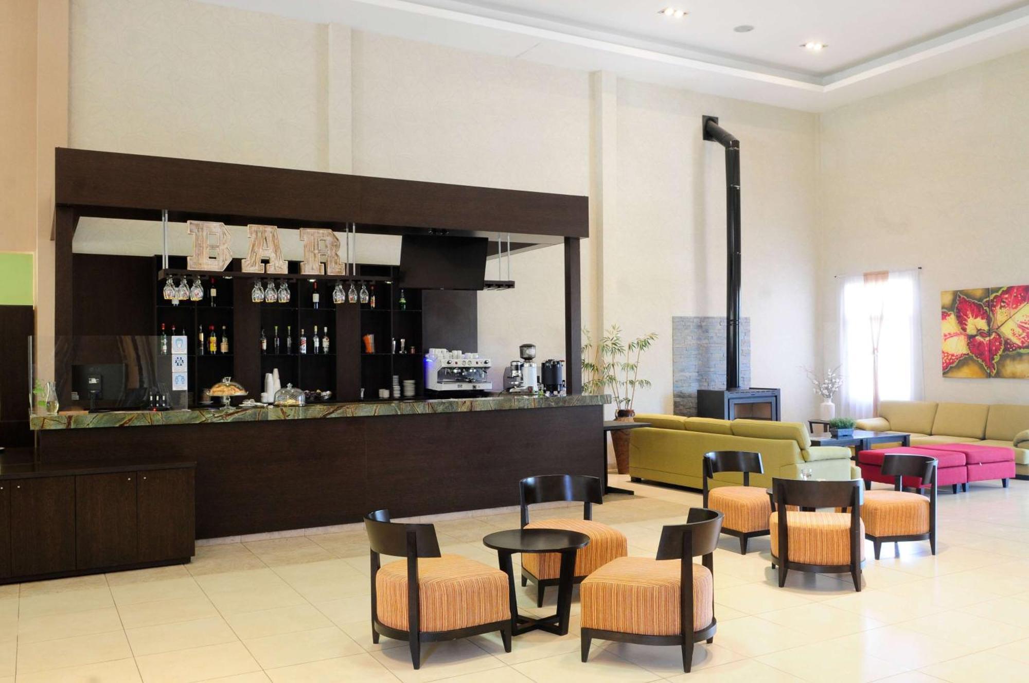 Howard Johnson Hotel&Resort Funes Zewnętrze zdjęcie