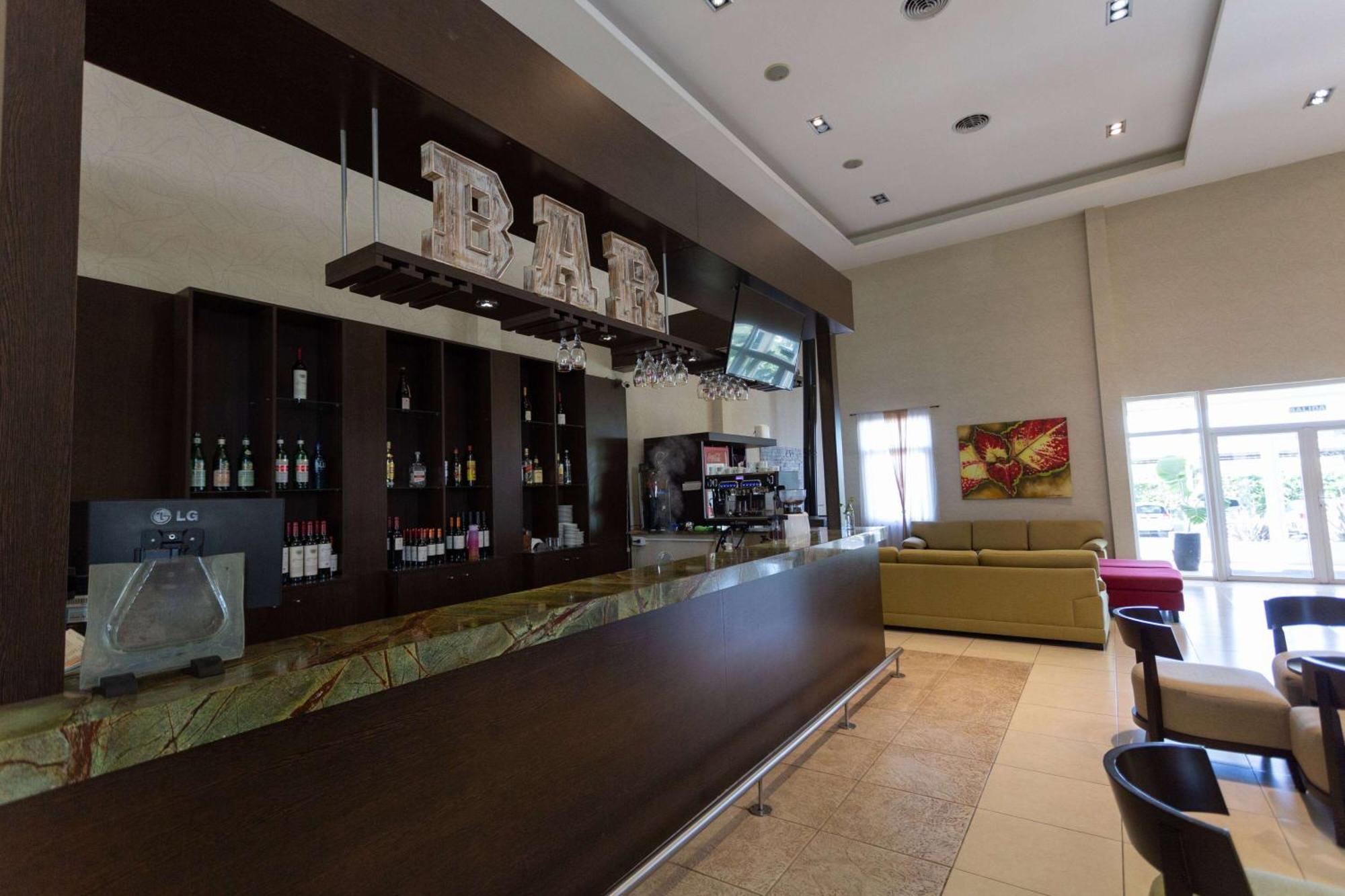 Howard Johnson Hotel&Resort Funes Zewnętrze zdjęcie