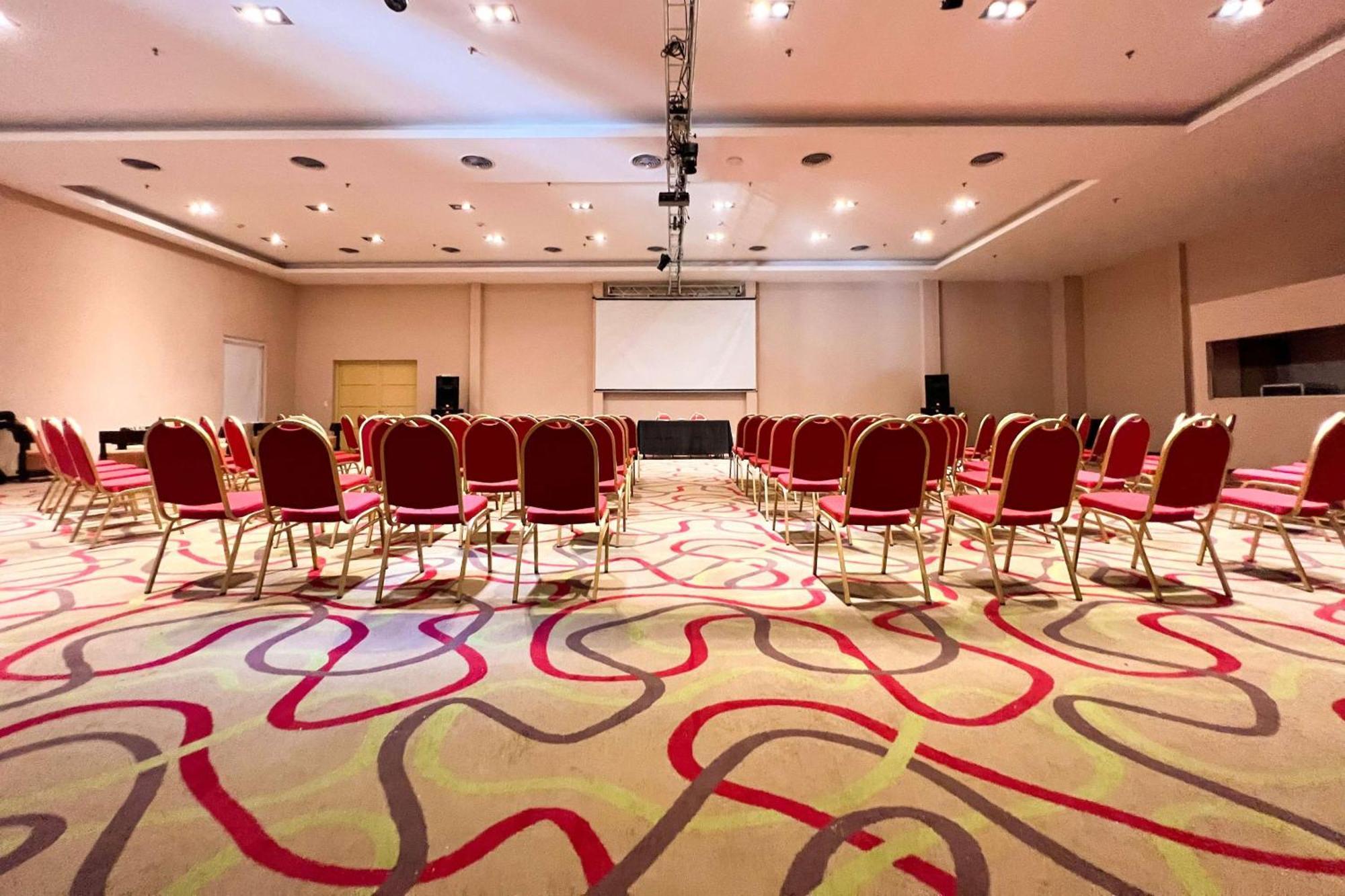 Howard Johnson Hotel&Resort Funes Zewnętrze zdjęcie
