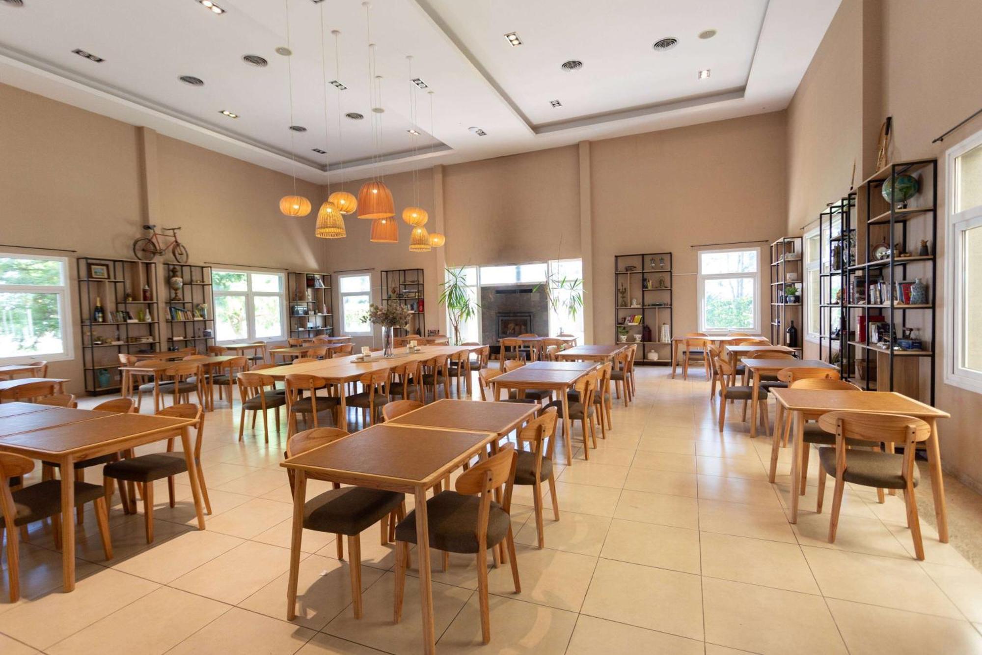 Howard Johnson Hotel&Resort Funes Zewnętrze zdjęcie