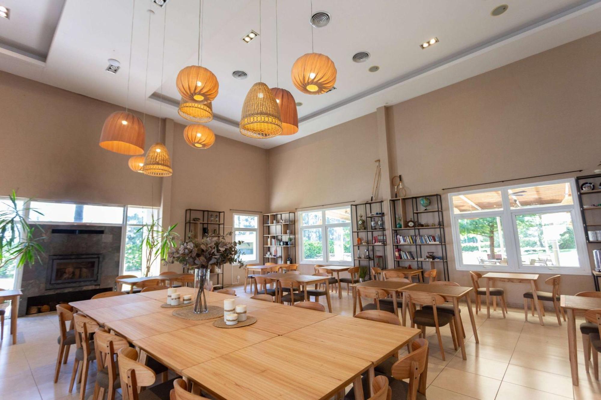 Howard Johnson Hotel&Resort Funes Zewnętrze zdjęcie