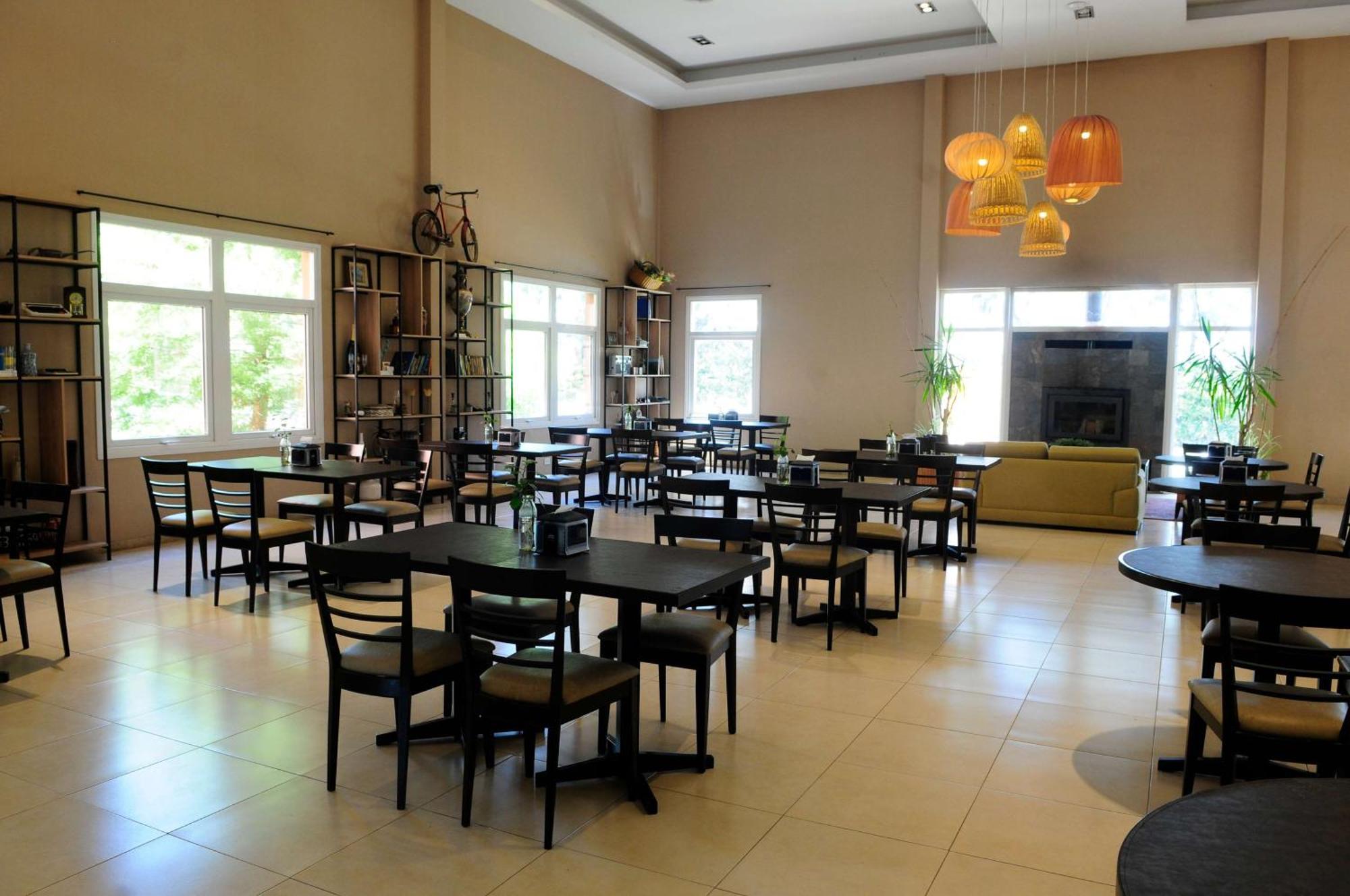 Howard Johnson Hotel&Resort Funes Zewnętrze zdjęcie
