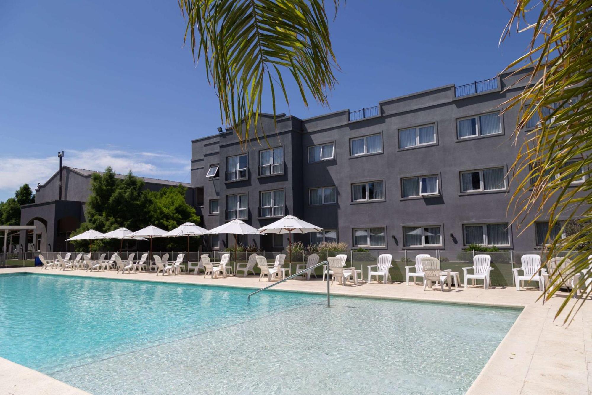 Howard Johnson Hotel&Resort Funes Zewnętrze zdjęcie
