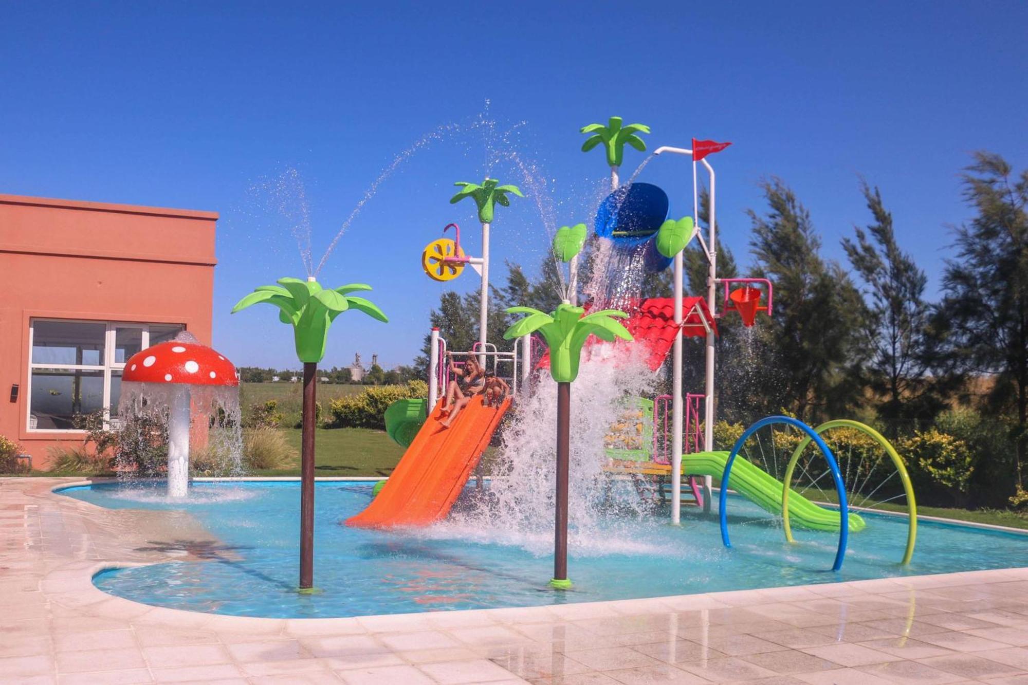 Howard Johnson Hotel&Resort Funes Zewnętrze zdjęcie