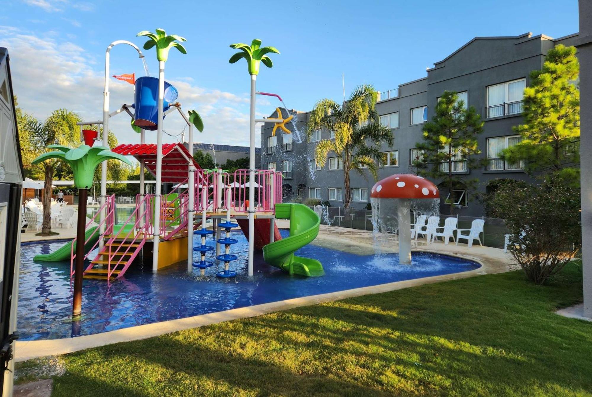 Howard Johnson Hotel&Resort Funes Zewnętrze zdjęcie