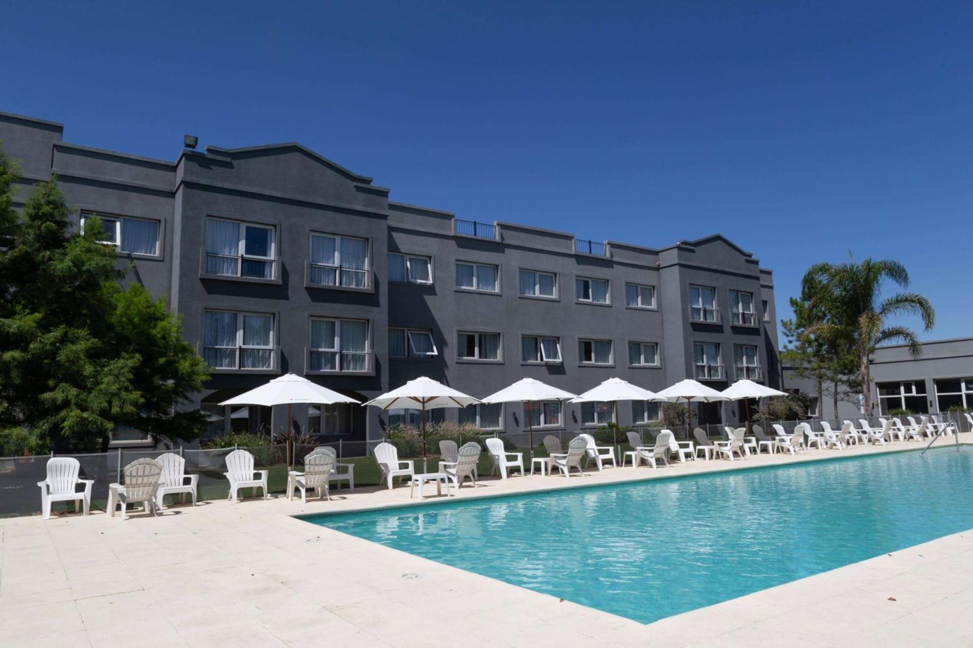 Howard Johnson Hotel&Resort Funes Zewnętrze zdjęcie