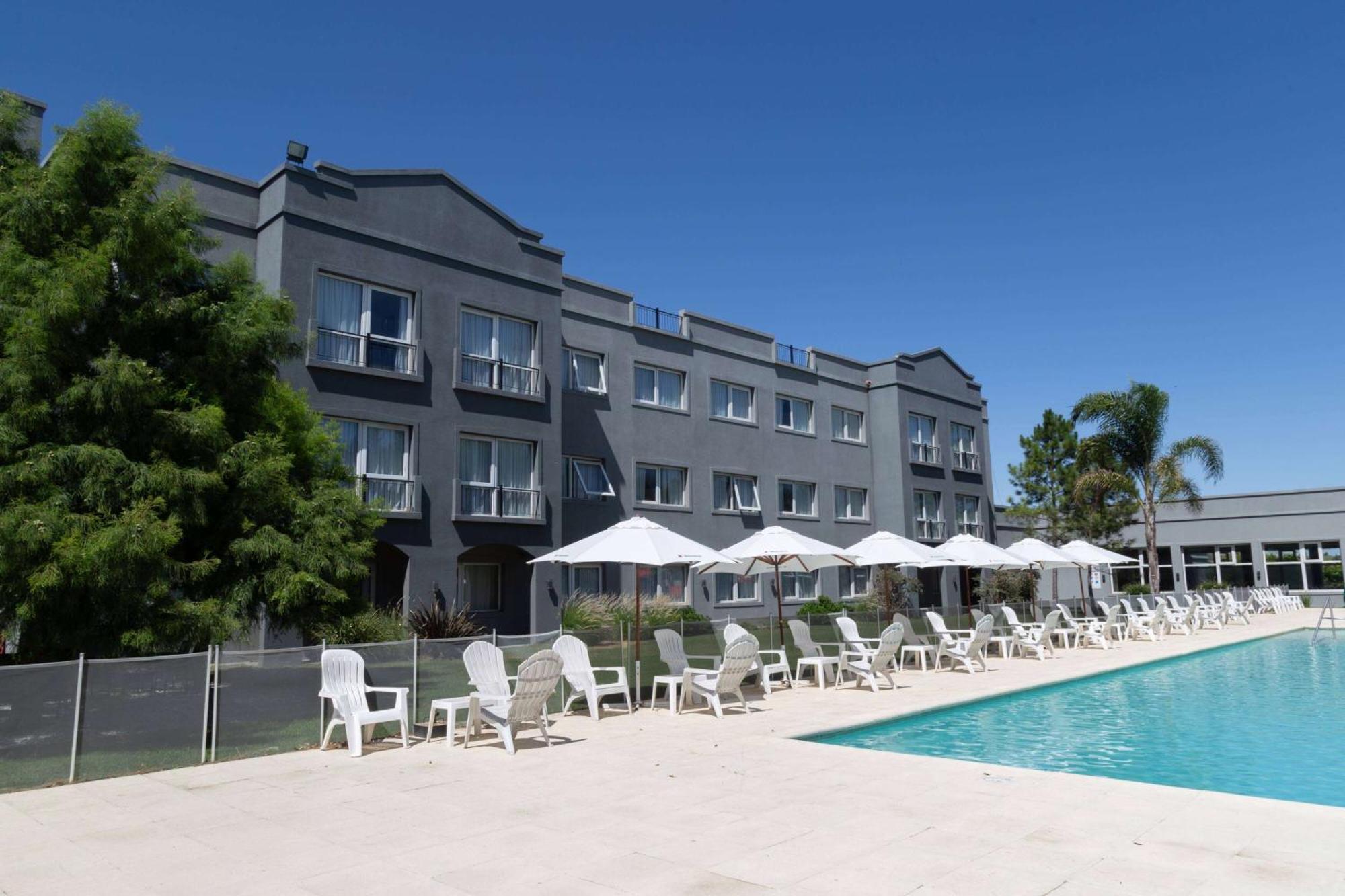 Howard Johnson Hotel&Resort Funes Zewnętrze zdjęcie