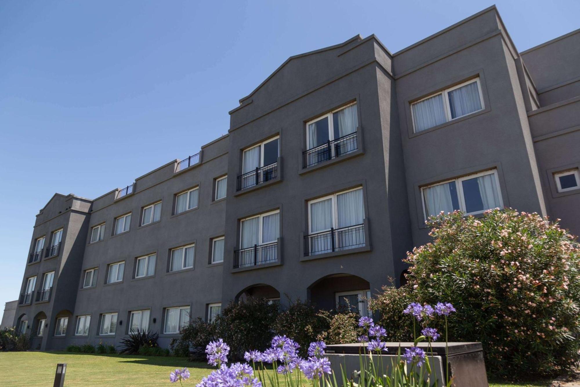 Howard Johnson Hotel&Resort Funes Zewnętrze zdjęcie