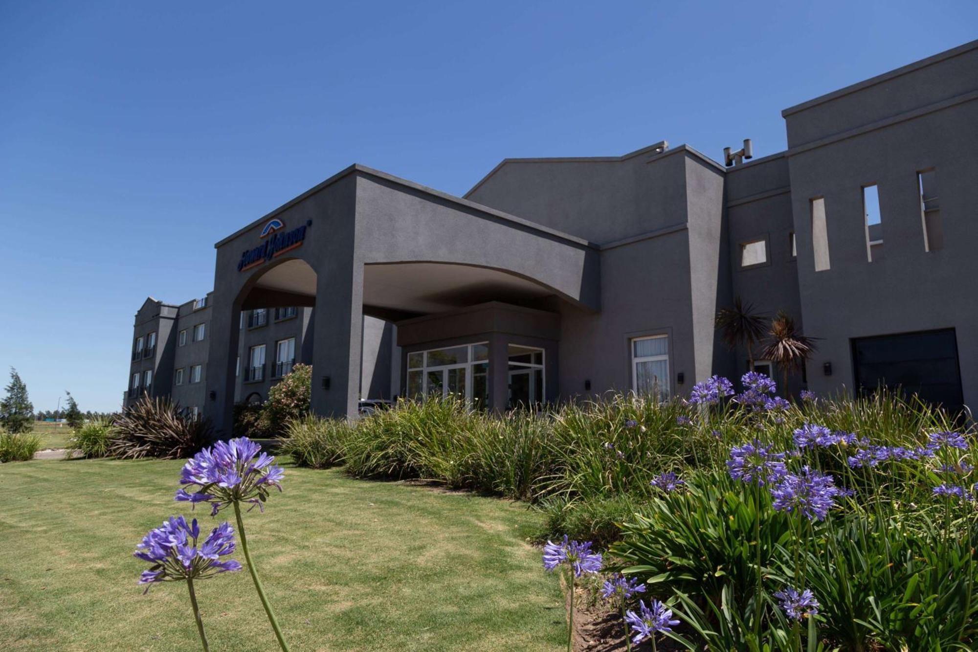 Howard Johnson Hotel&Resort Funes Zewnętrze zdjęcie