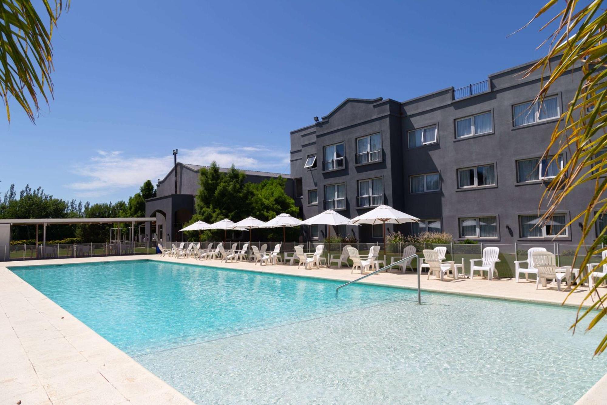 Howard Johnson Hotel&Resort Funes Zewnętrze zdjęcie