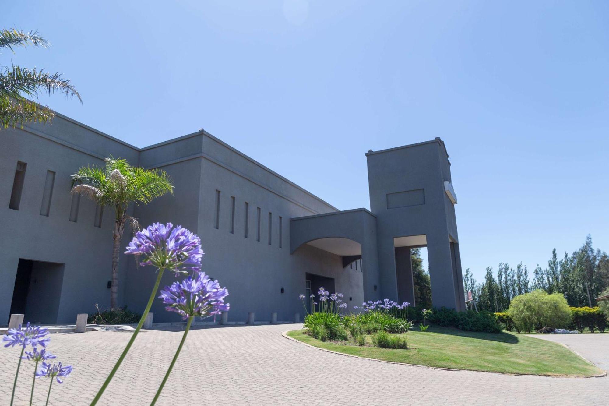 Howard Johnson Hotel&Resort Funes Zewnętrze zdjęcie