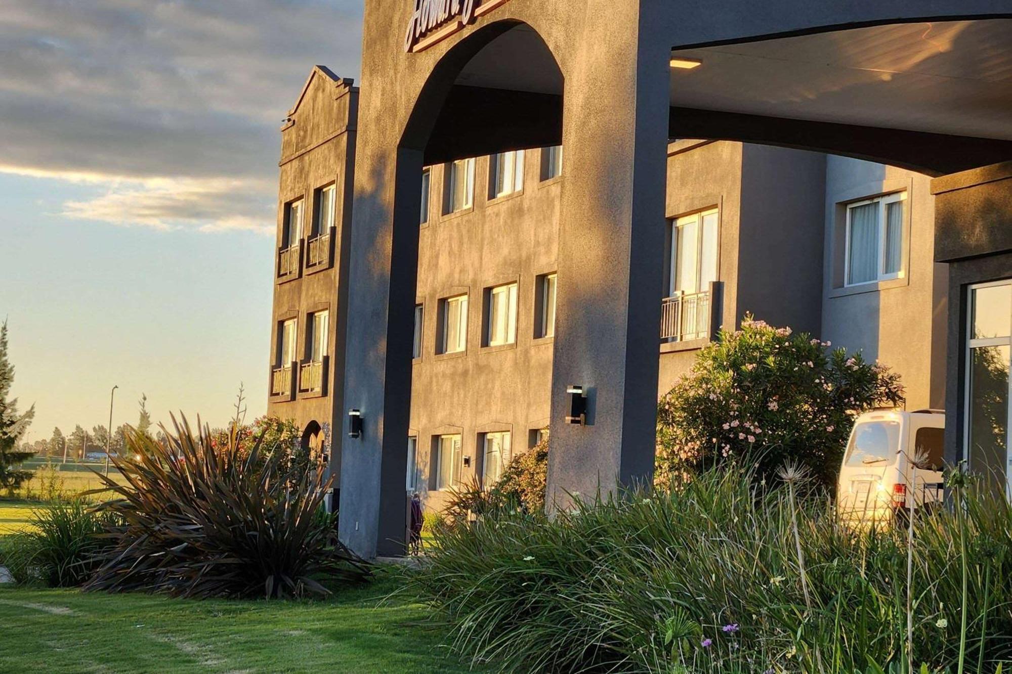 Howard Johnson Hotel&Resort Funes Zewnętrze zdjęcie